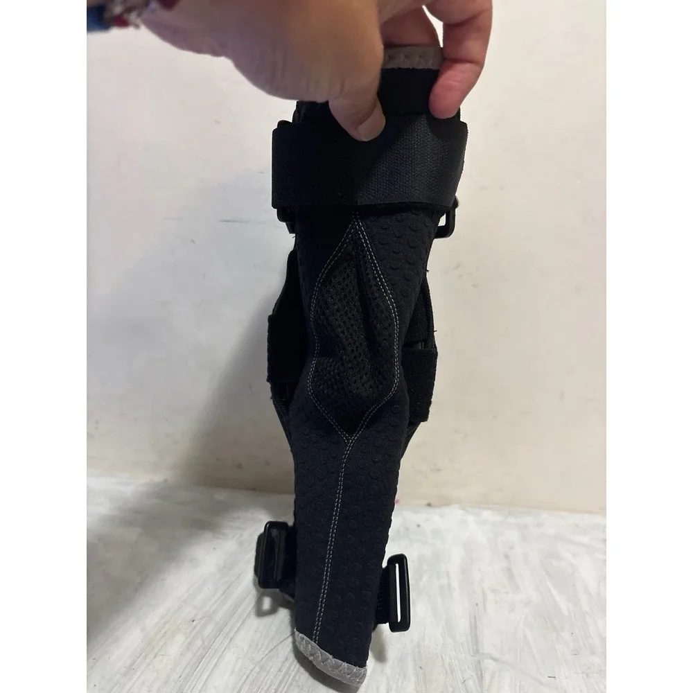 Bledsoe Hinged Elbow Brace Medium